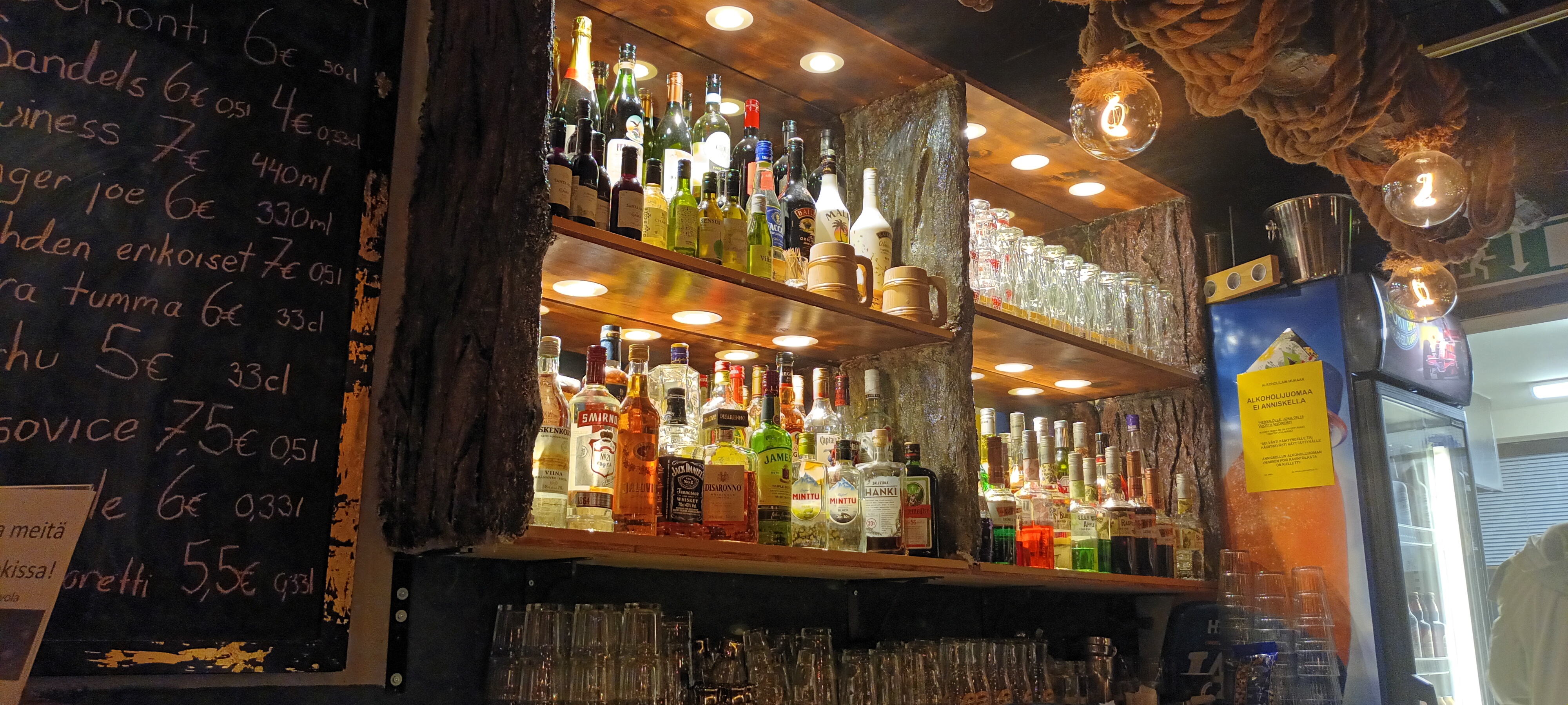 Baari, Karkkila, Bar Bomonti